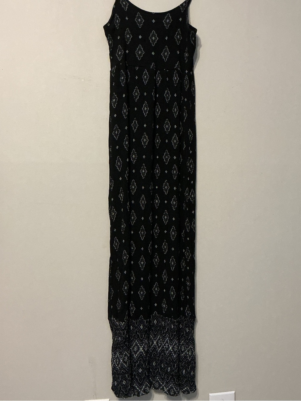SO Black W/ White Shapes-Maxi